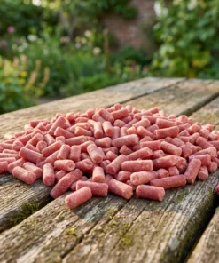 Bessen vetpellets op een voedertafel in de tuin – The Bird Family